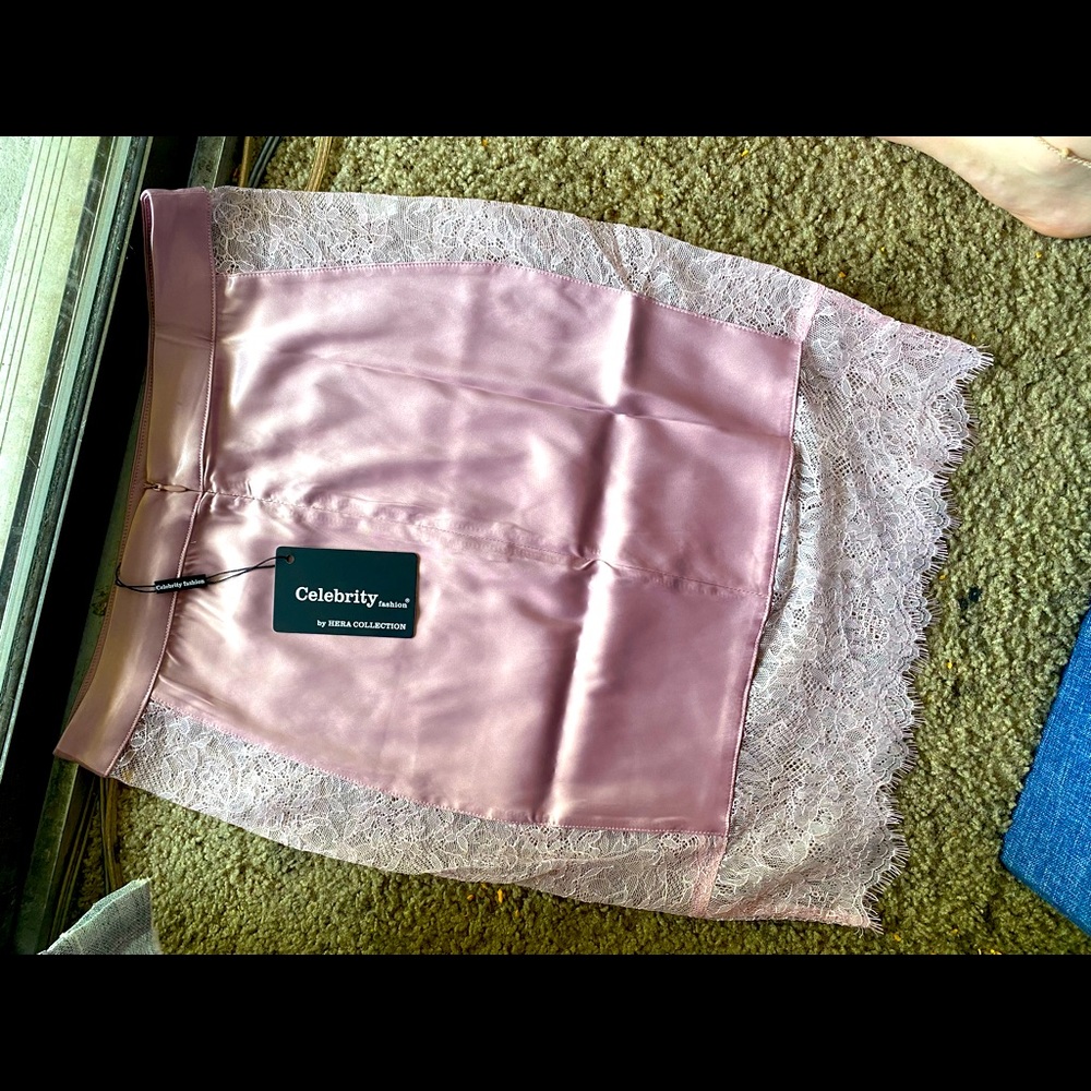 NWT Celebrity womens skirt with lace detail